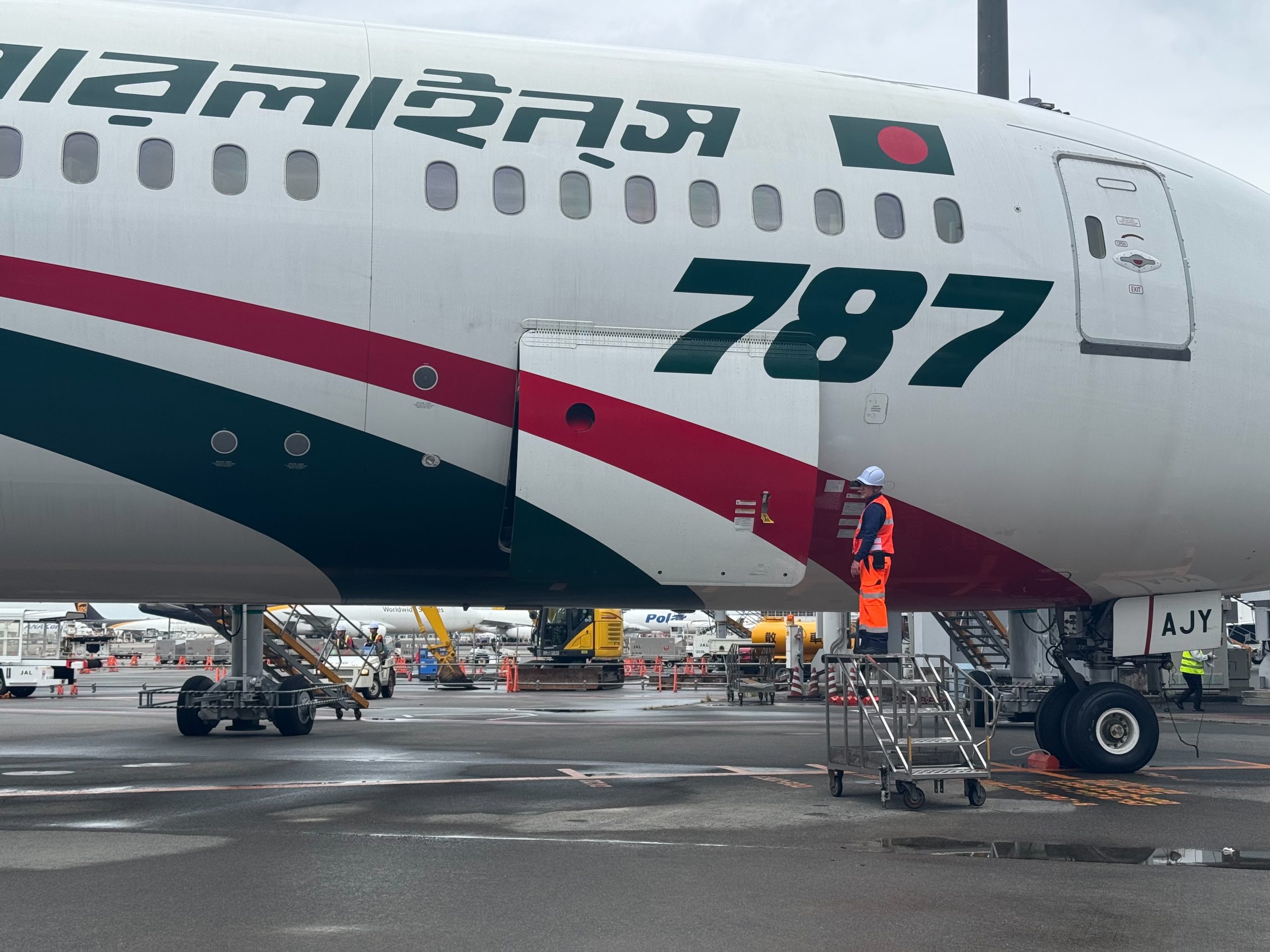 ビーマンバングラデシュ航空のランプ業務開始！ - 株式会社ＦＭＧ